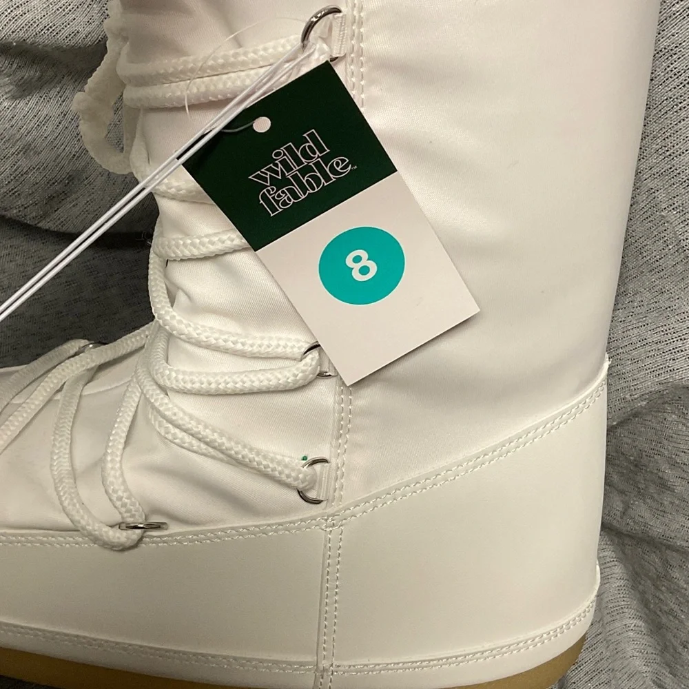 Moon Boot White and Gray Winter Boots - Picture 10 of 10